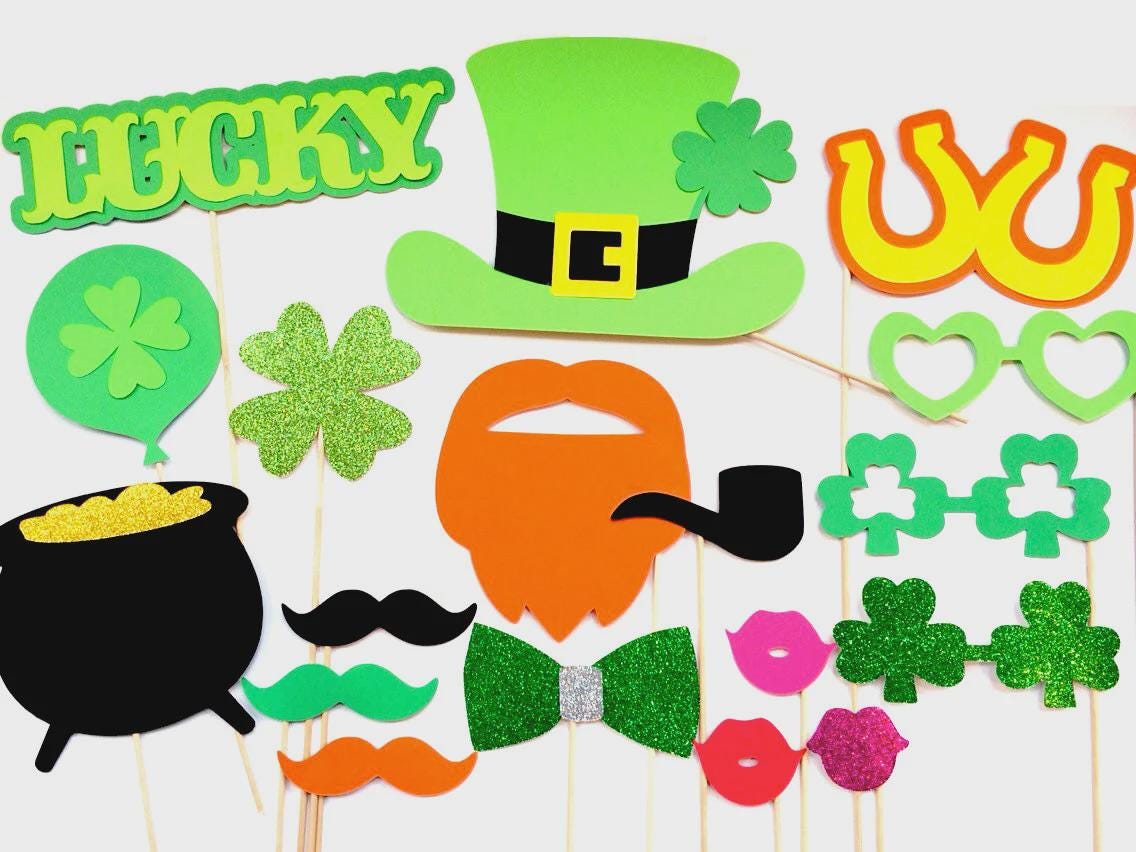 St. Patrick's Day Photo Booth Props - 18pc Glitter Party Set