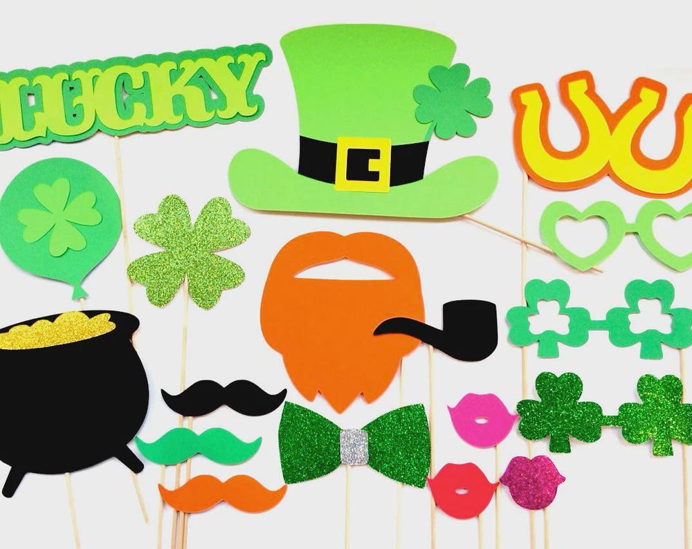 St. Patrick's Day Photo Booth Props - 18pc Glitter Party Set